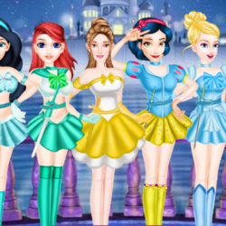 Denizci Kızların Kostüm Yarışı